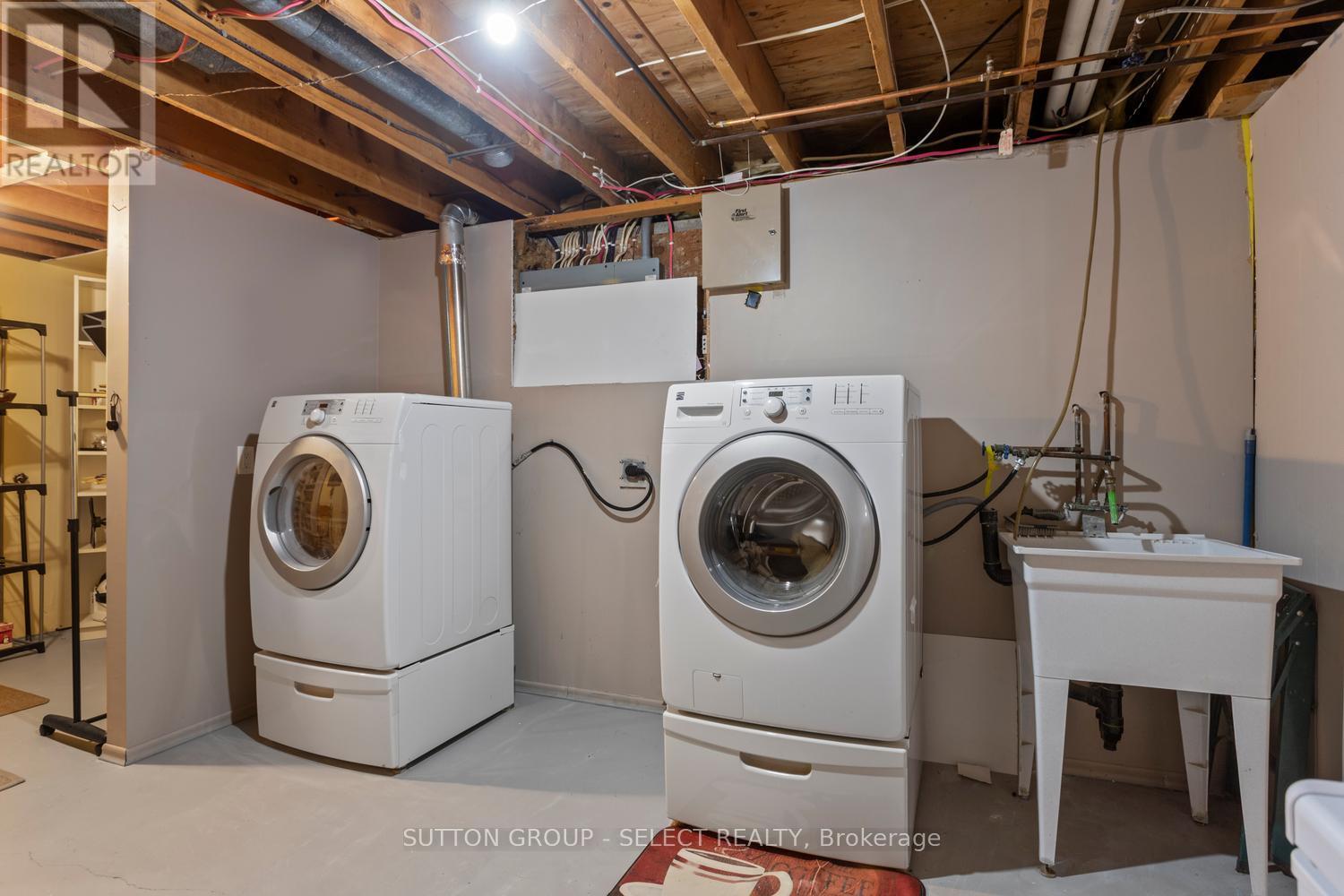 31 RENNY CRESCENT - 36