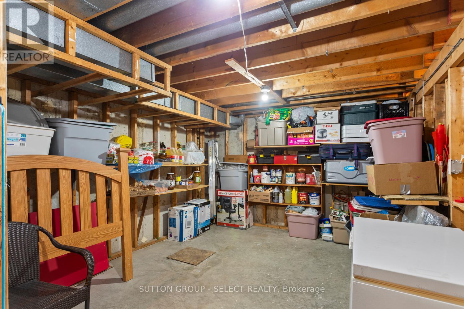 31 RENNY CRESCENT - 38