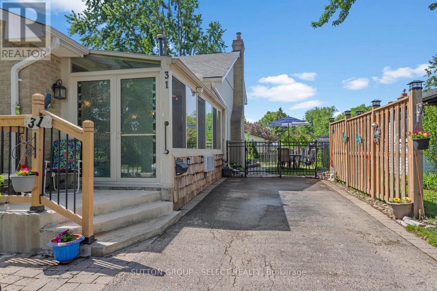 31 RENNY CRESCENT - 39