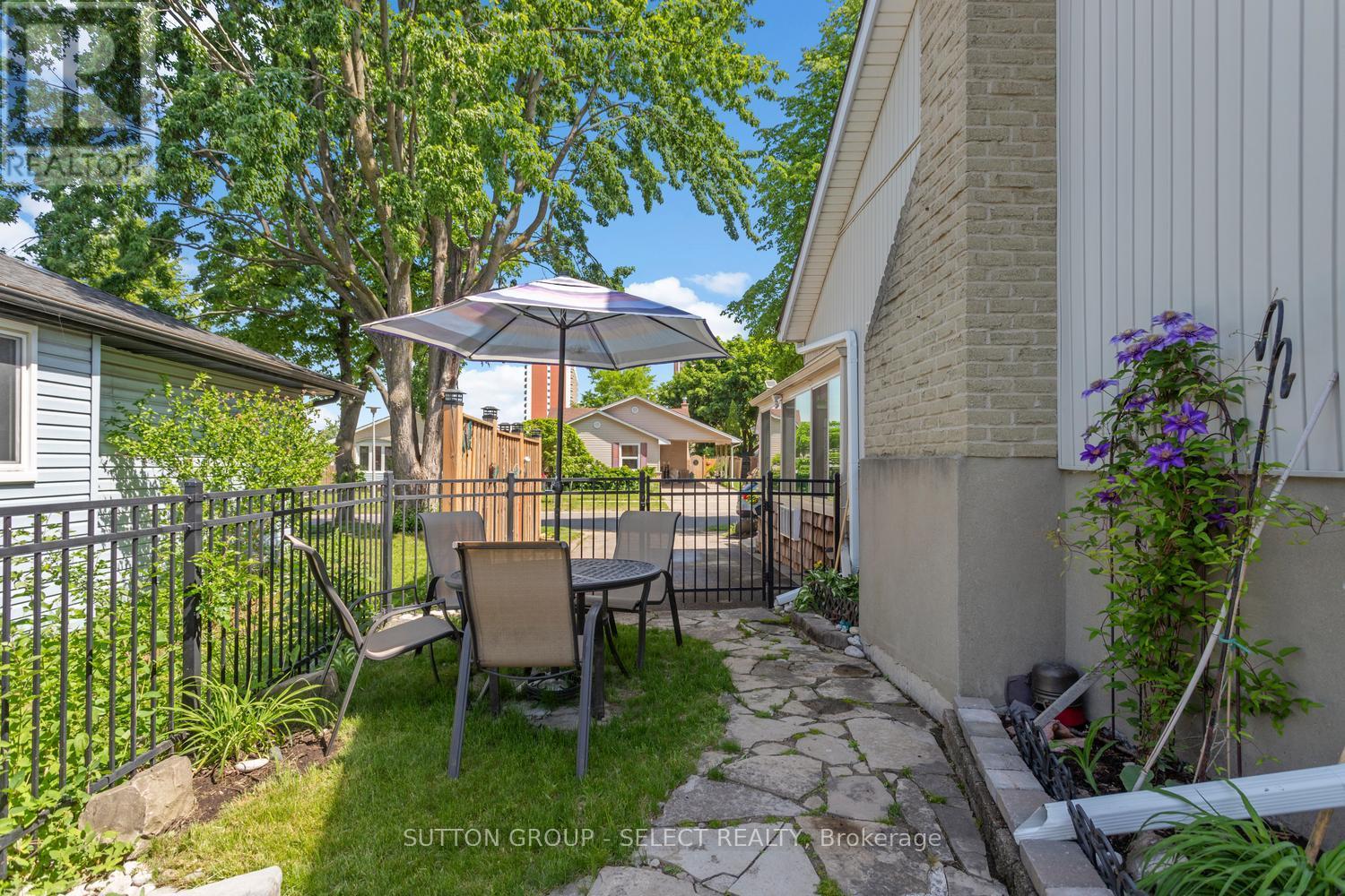 31 RENNY CRESCENT - 41