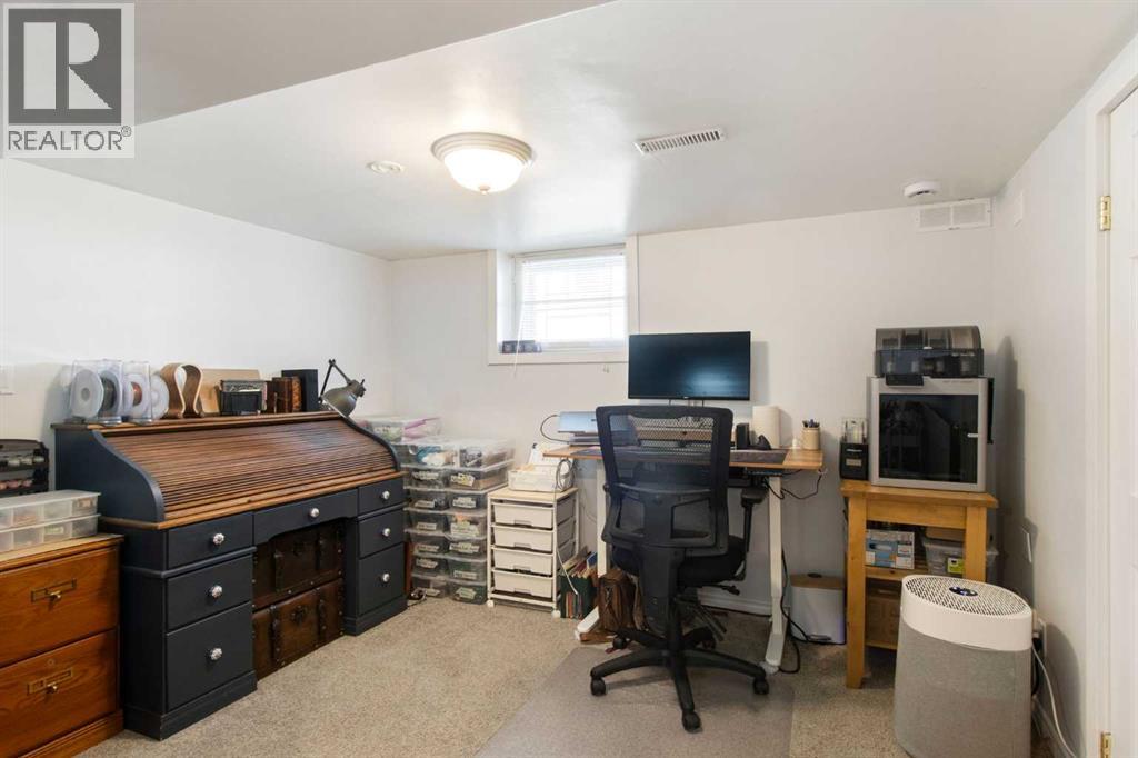 609 9 Avenue NE - 25