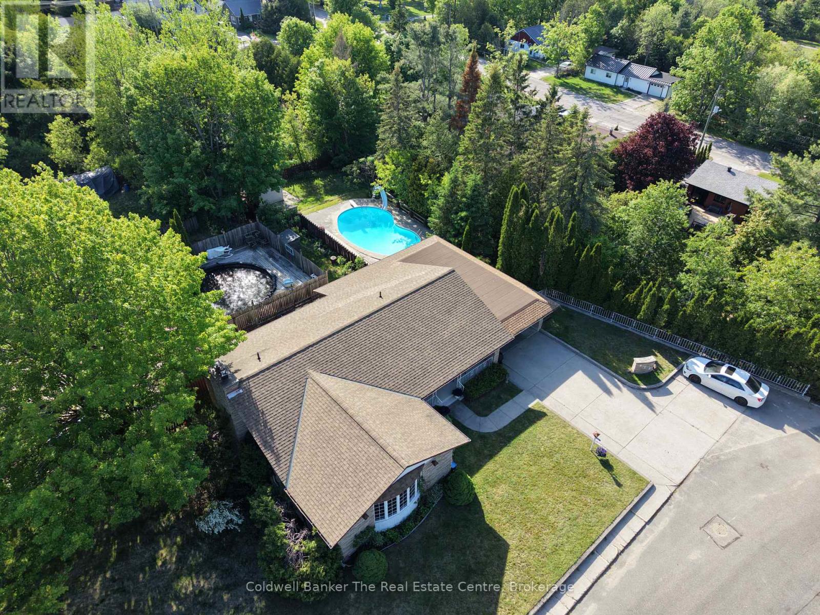 815 MUSKOKA ROAD N - 2