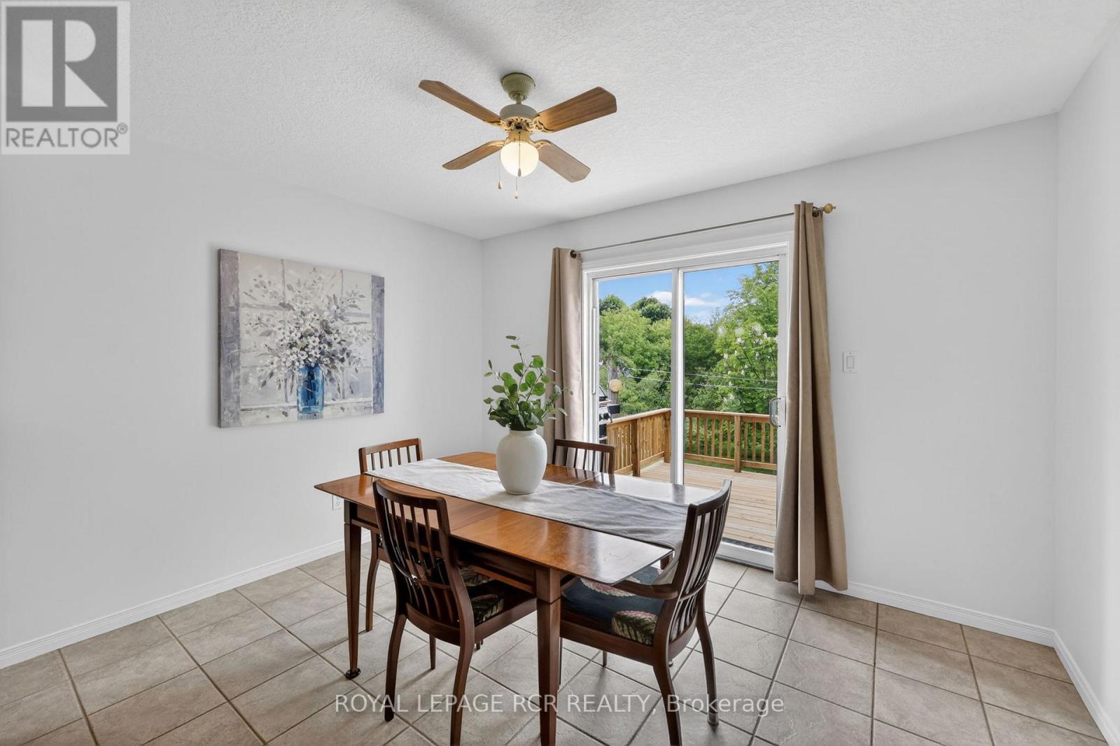 1552 QUEEN STREET - 13