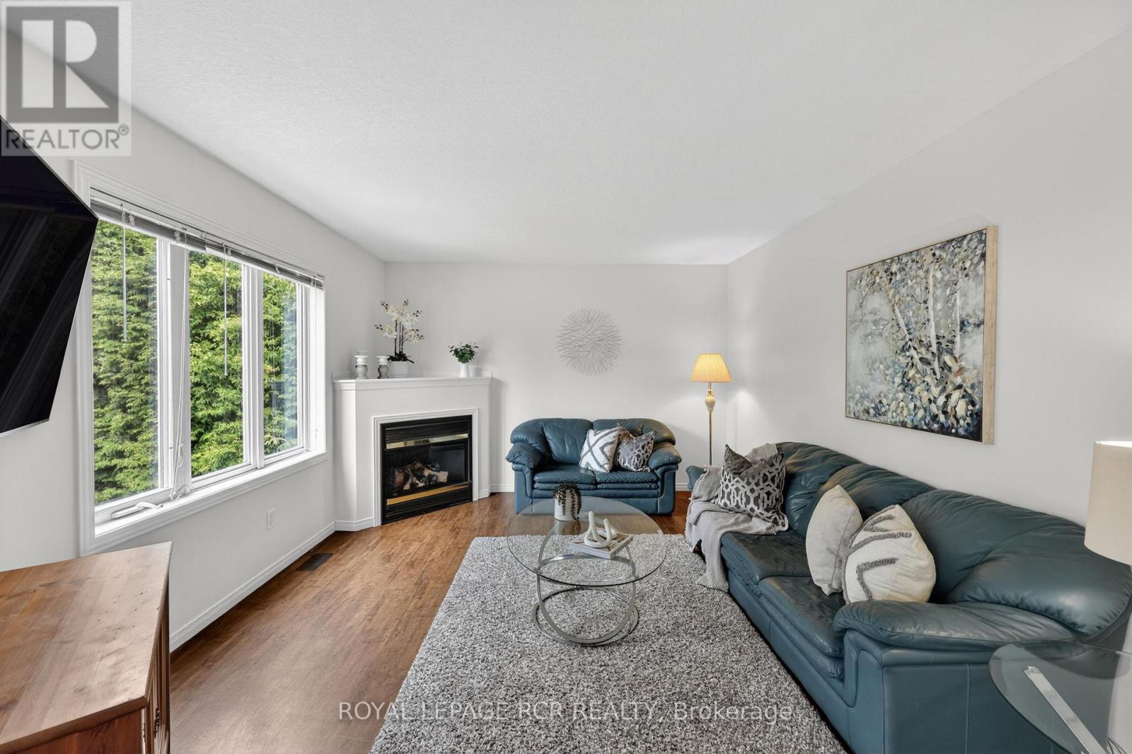 1552 QUEEN STREET - 14