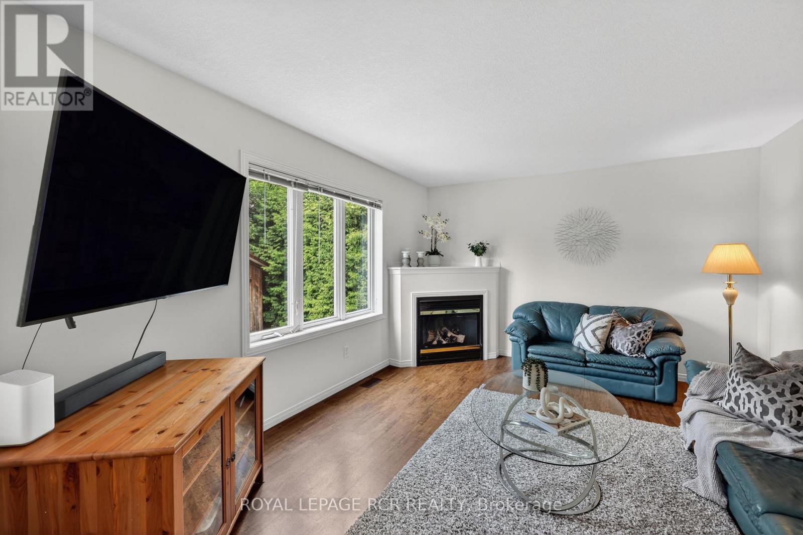 1552 QUEEN STREET - 15