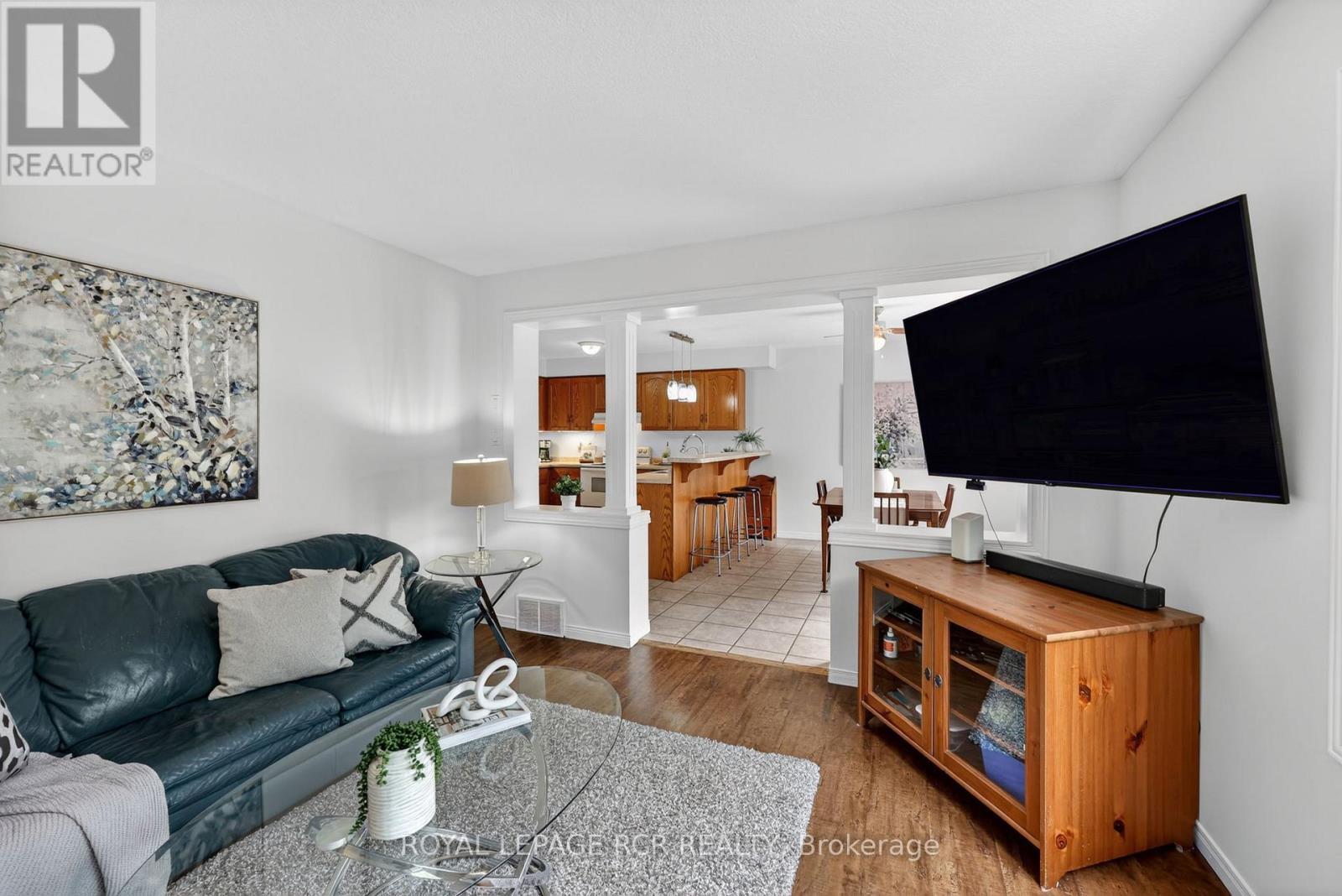 1552 QUEEN STREET - 16