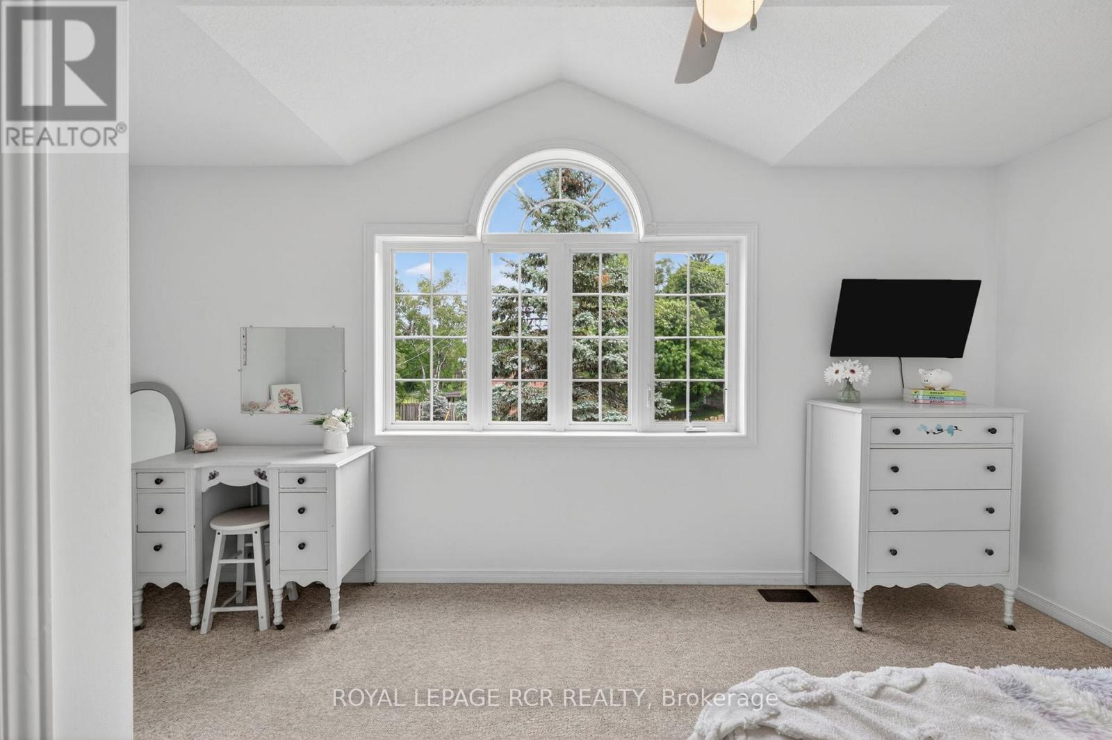 1552 QUEEN STREET - 23