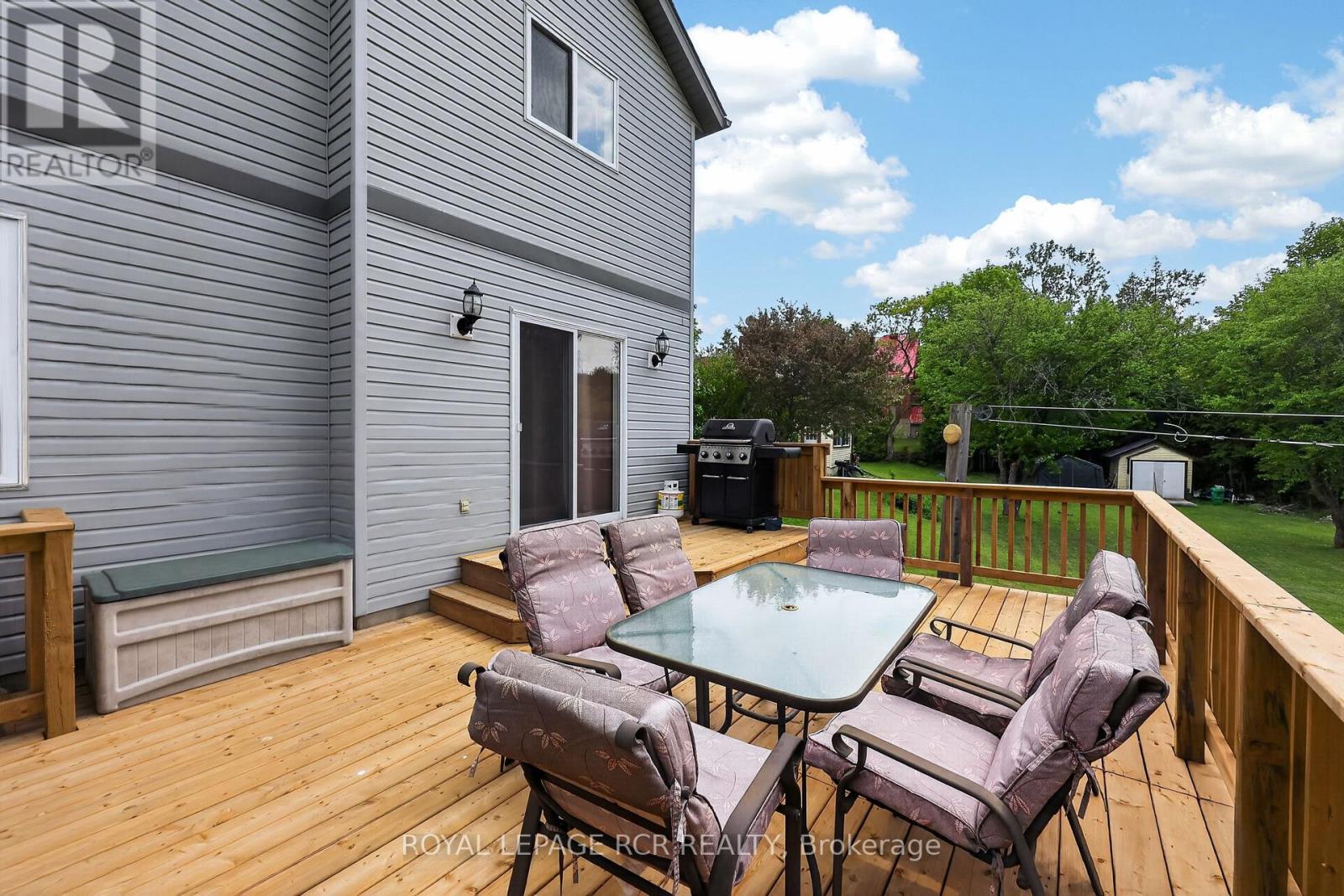 1552 QUEEN STREET - 40