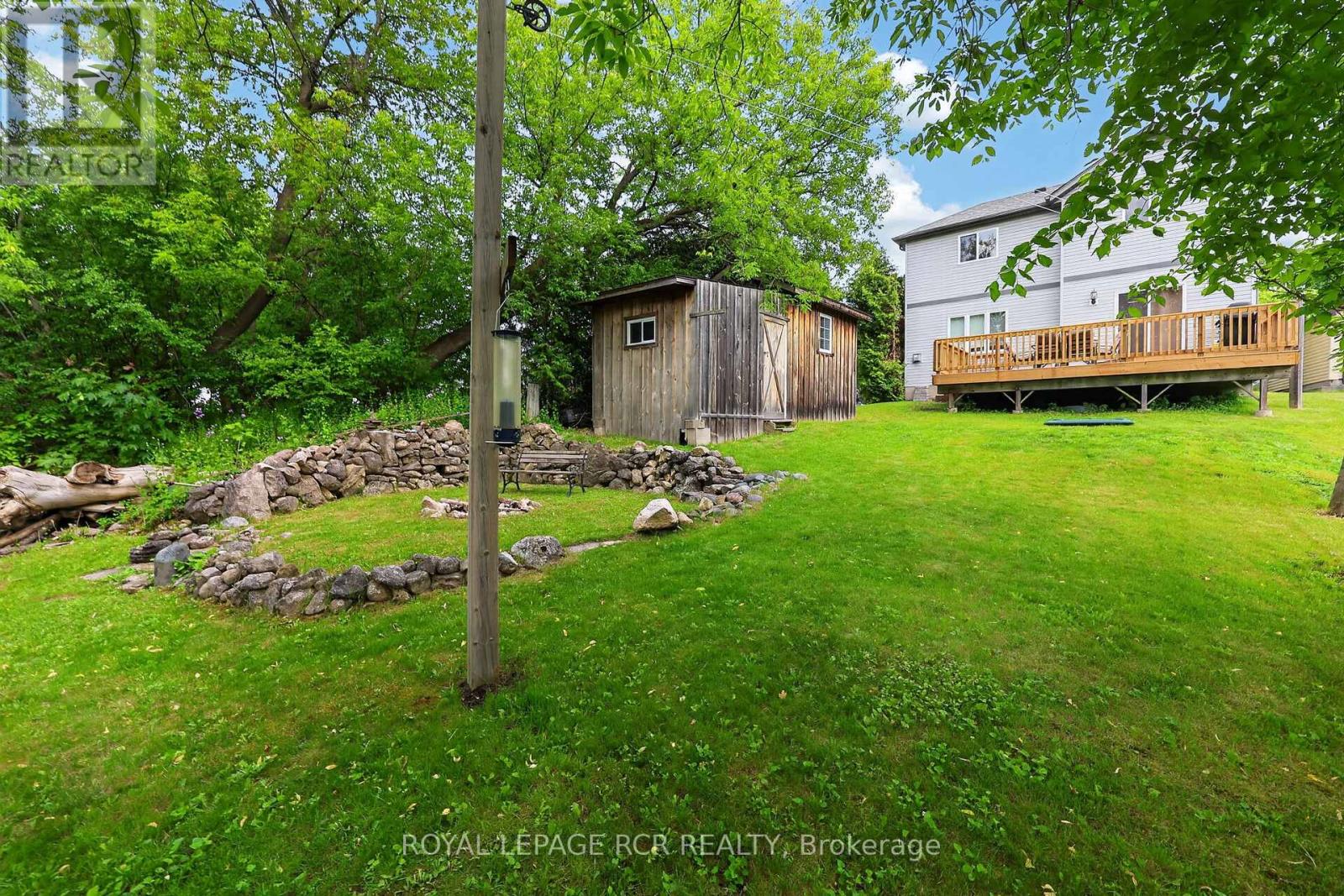 1552 QUEEN STREET - 44