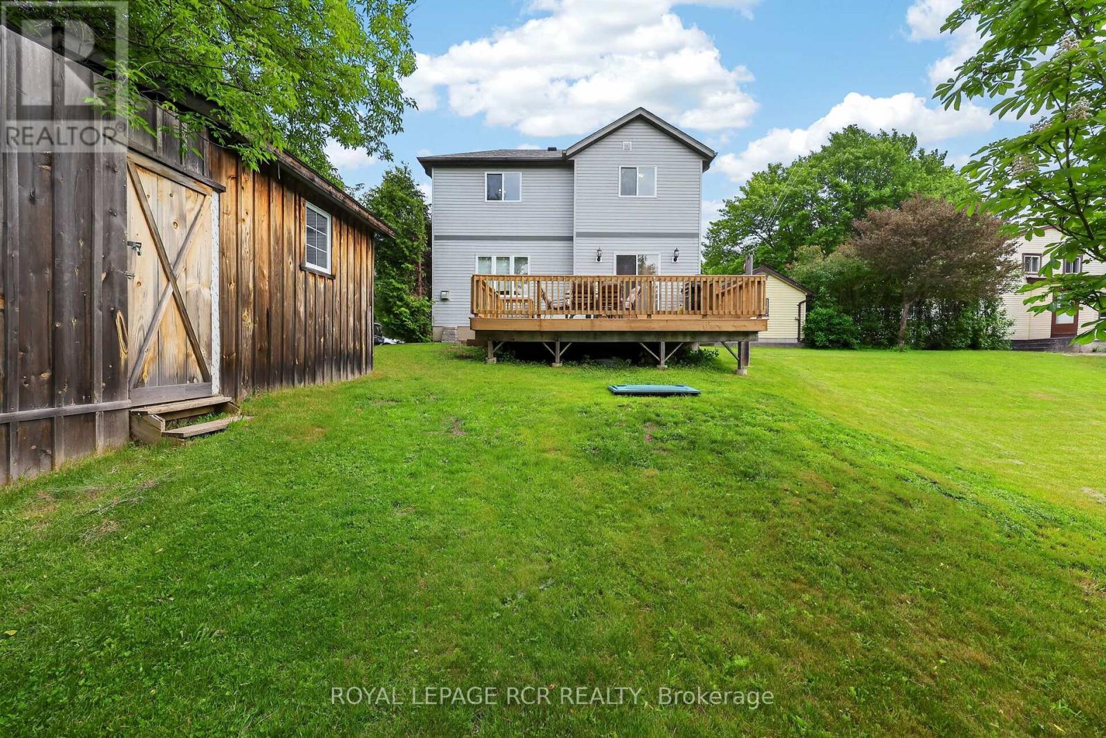 1552 QUEEN STREET - 46