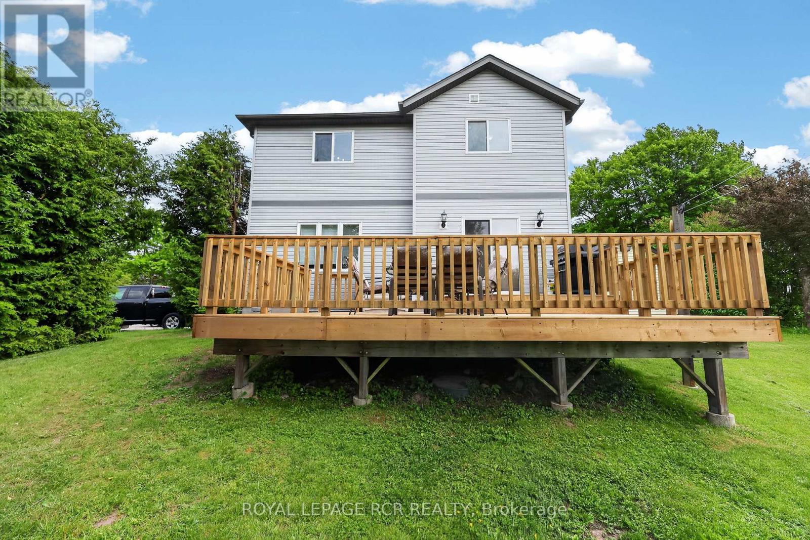 1552 QUEEN STREET - 48