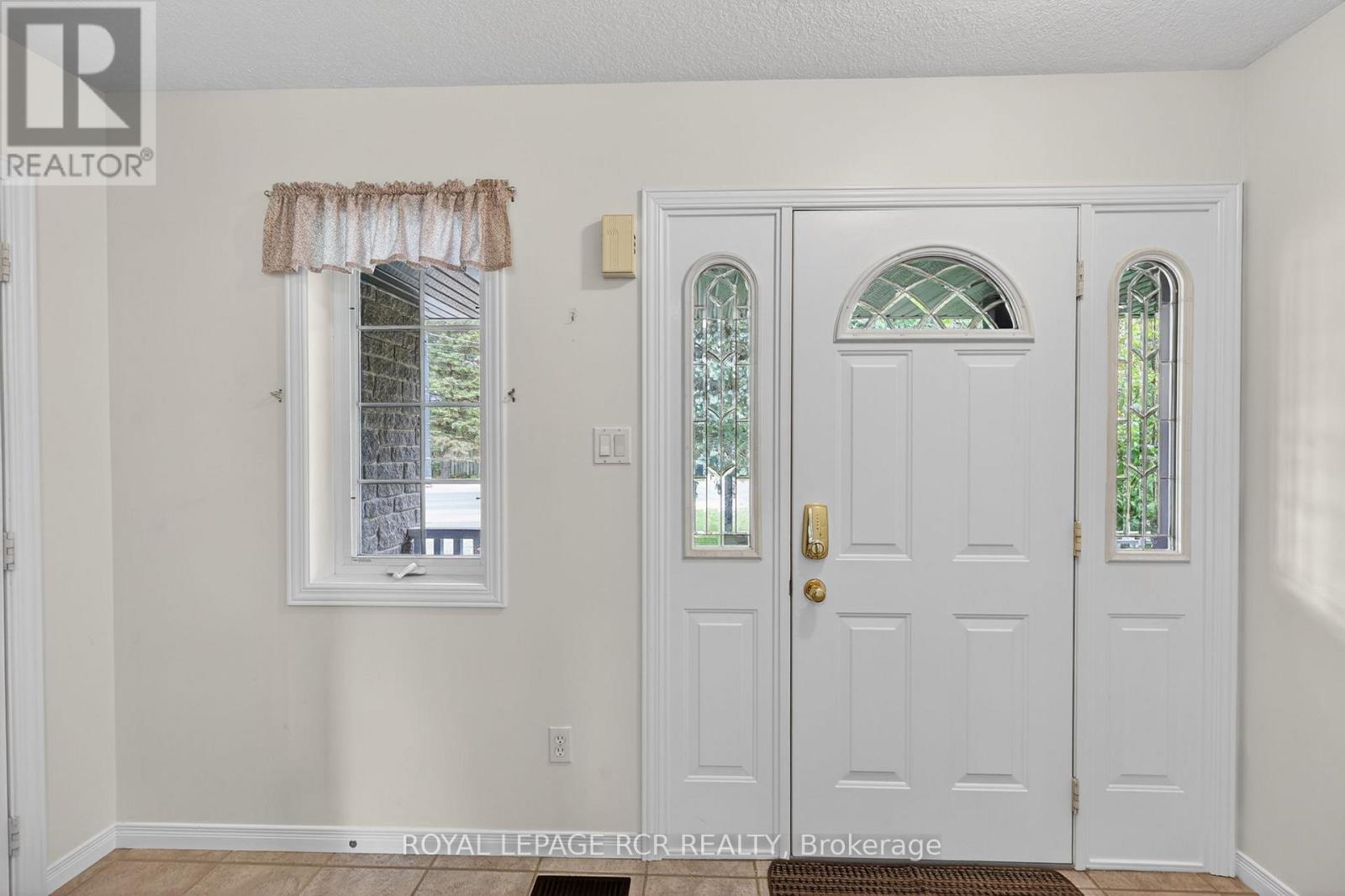 1552 QUEEN STREET - 5