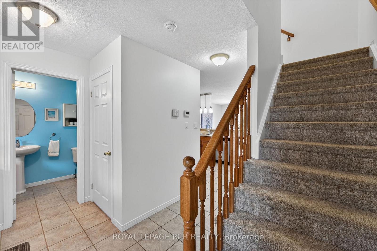 1552 QUEEN STREET - 6