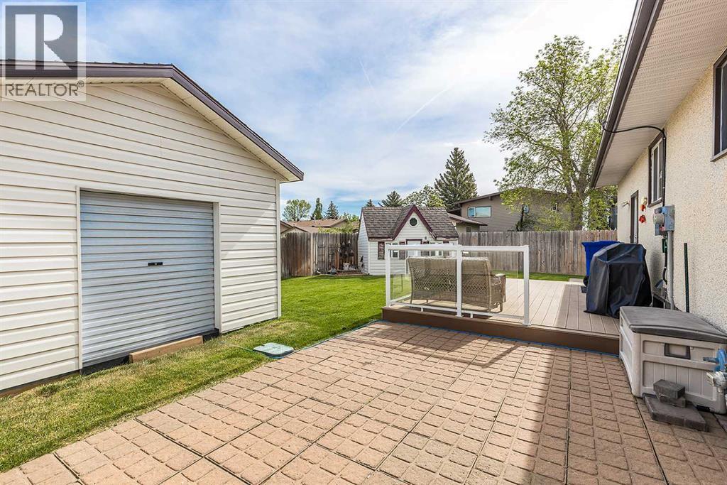 6 Rossland Crescent SE — photo 37