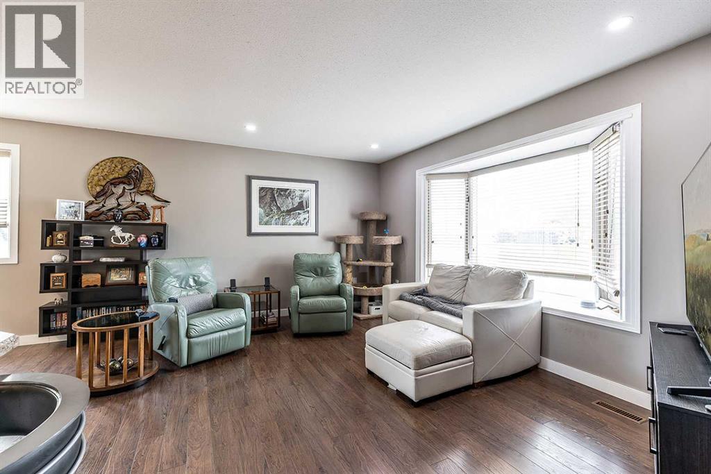 6 Rossland Crescent SE — photo 11