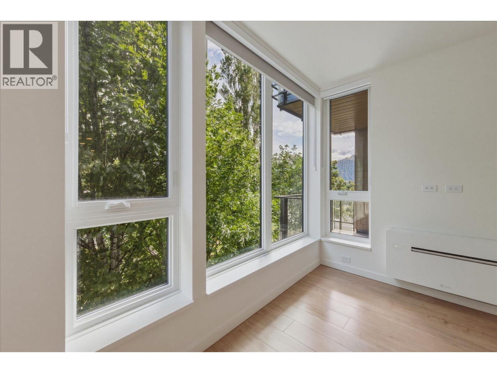 410 1500 SCOTT CRESCENT — main photo