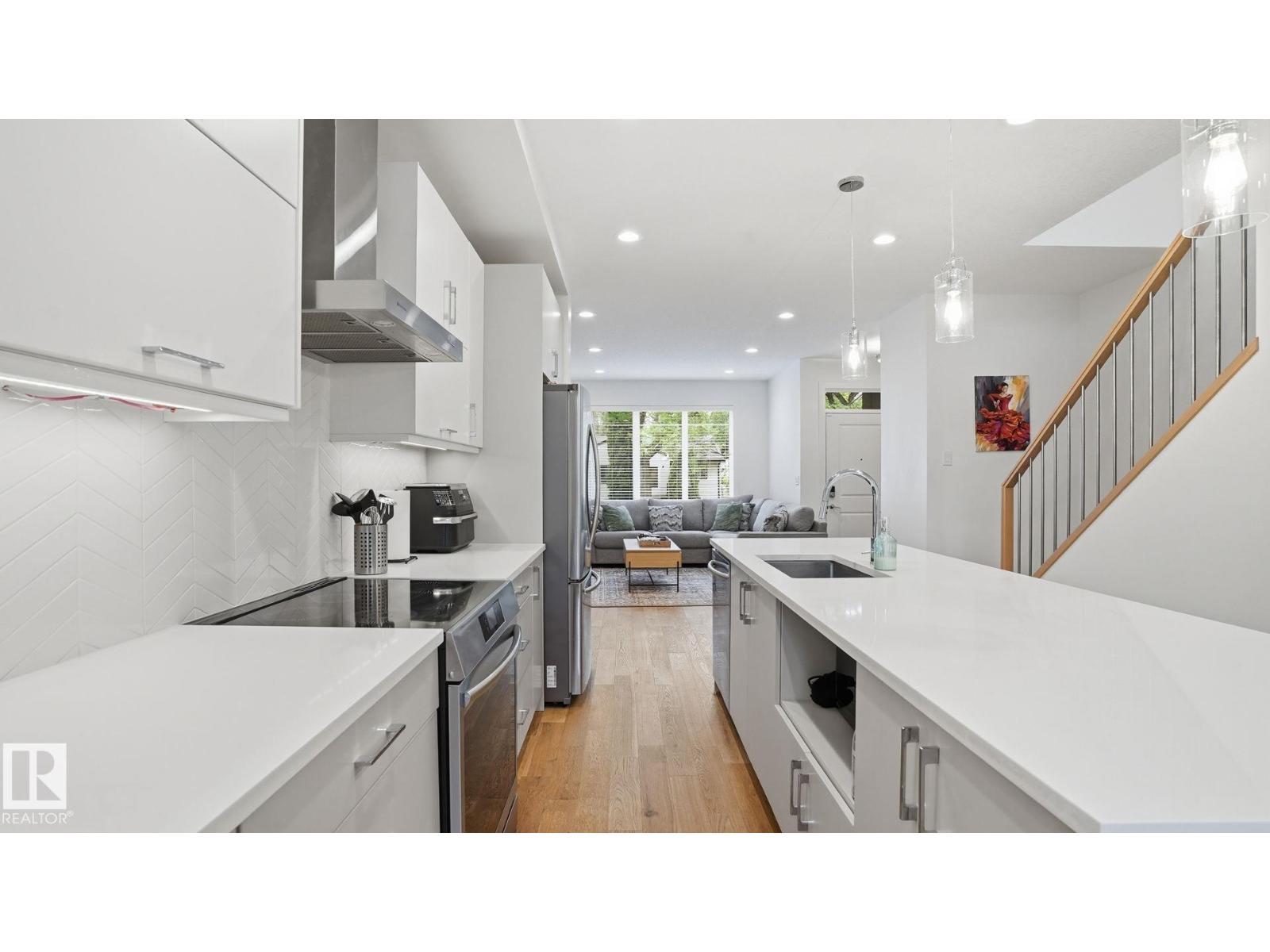7944 81 AV NW - 11