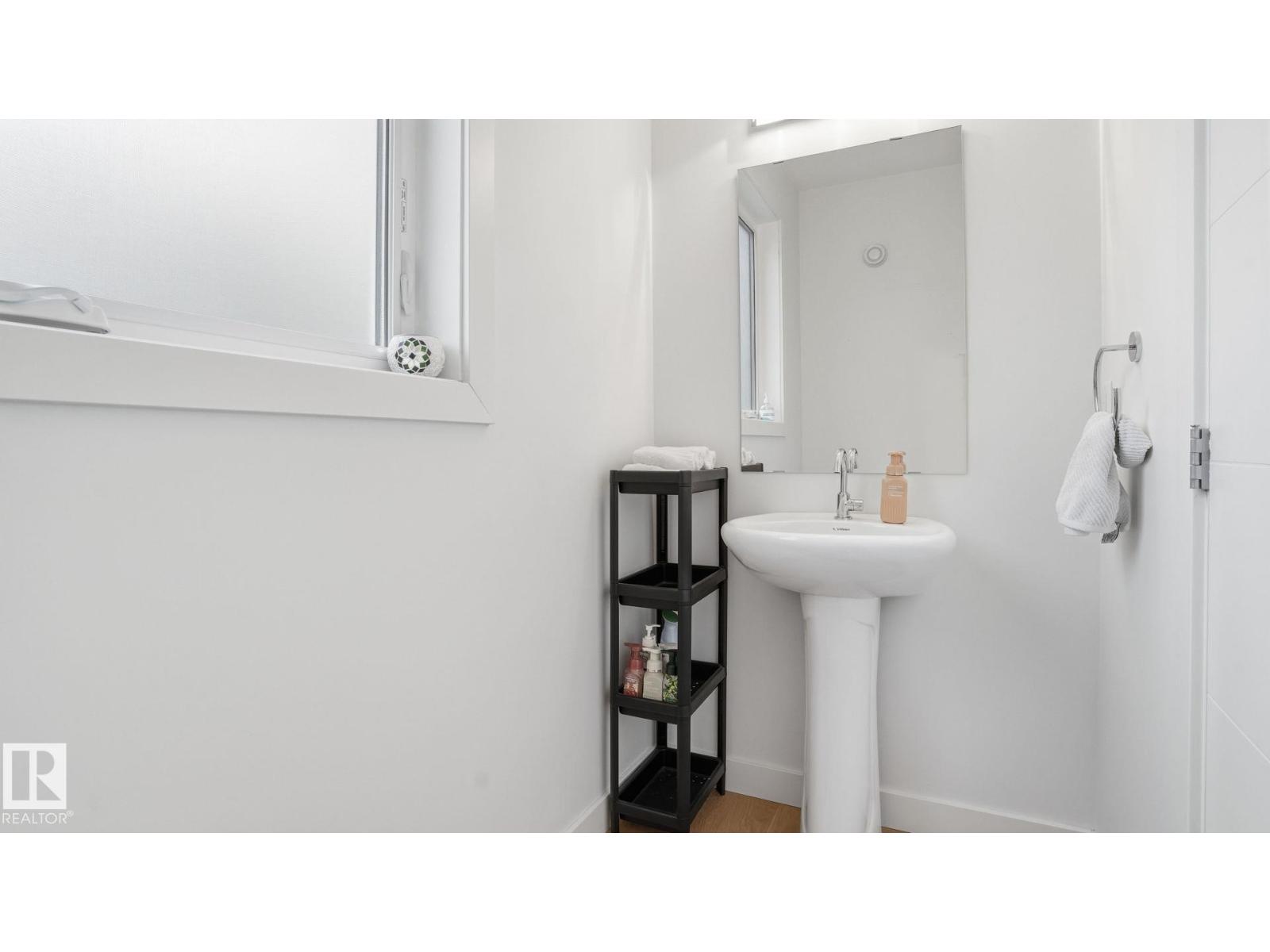 7944 81 AV NW - 16