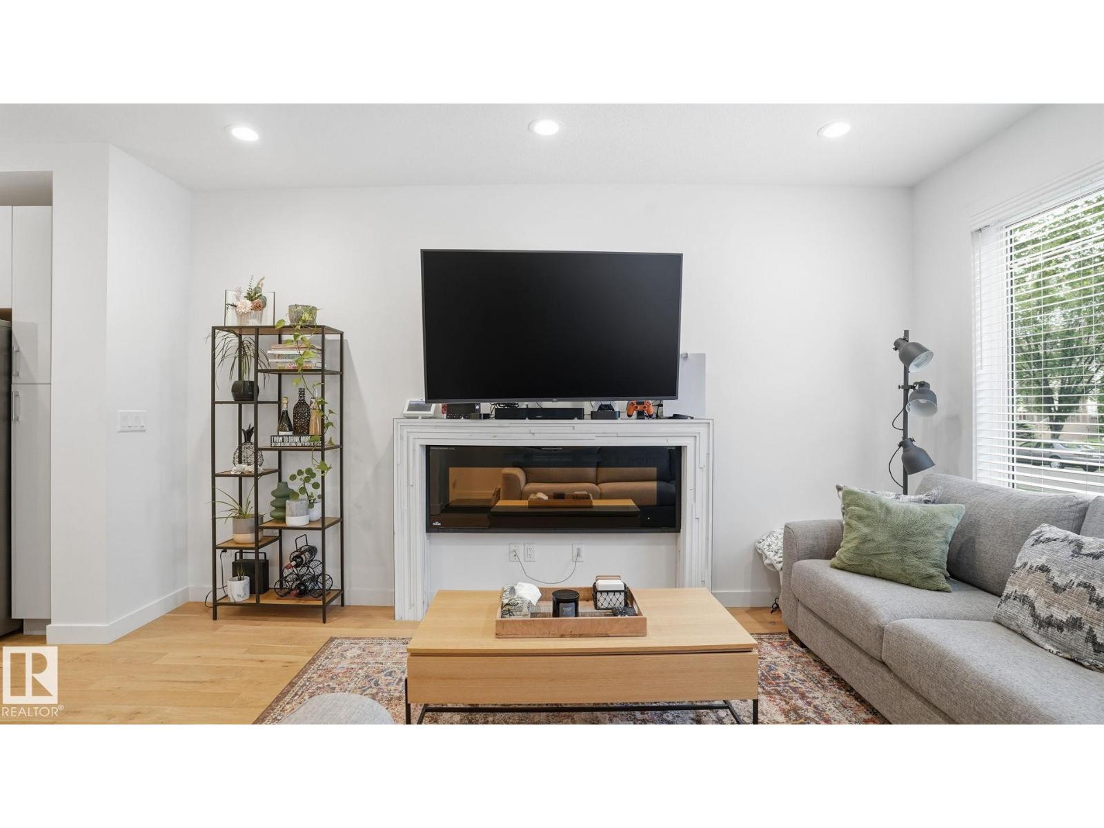 7944 81 AV NW - 5