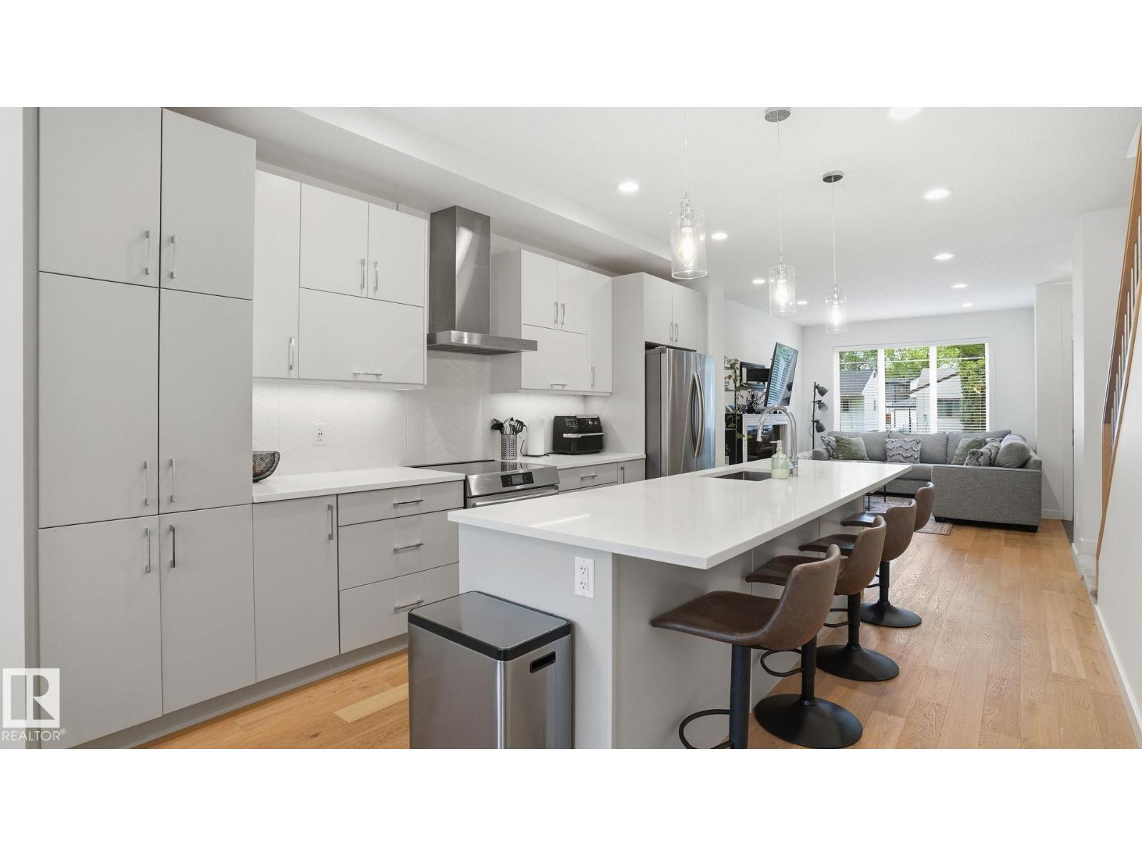 7944 81 AV NW - 9
