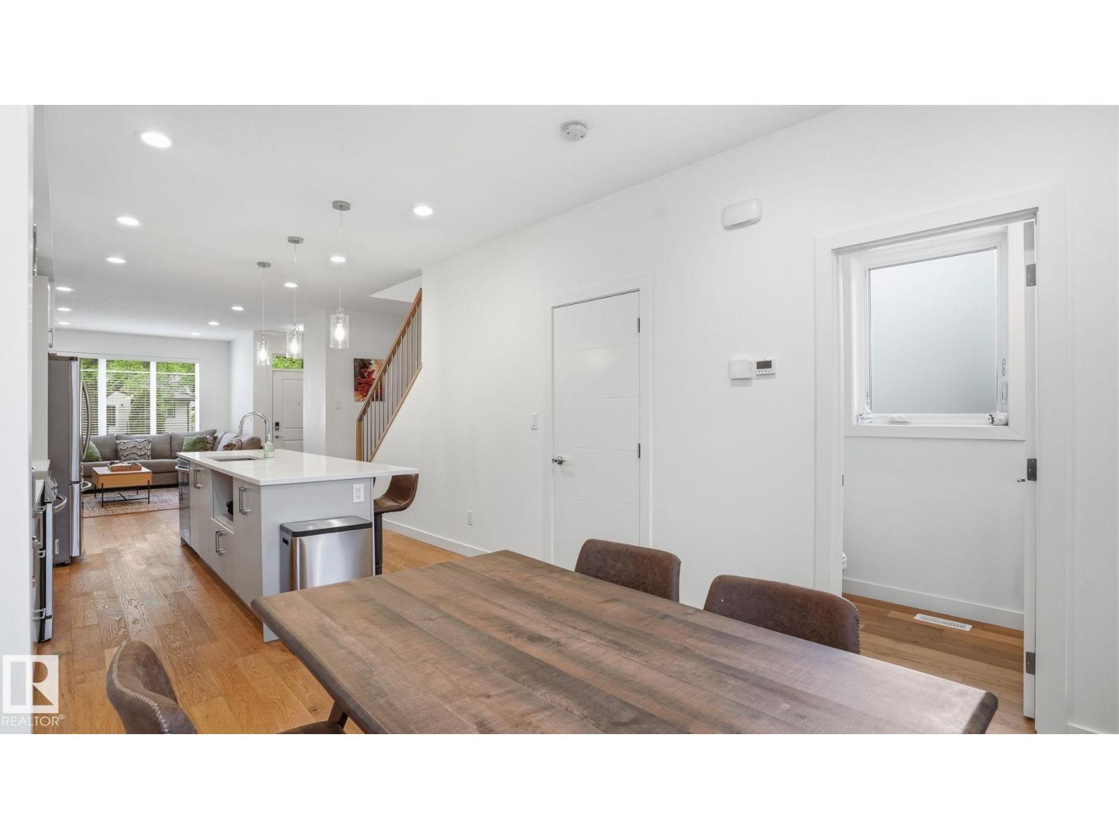 7944 81 AV NW - 13