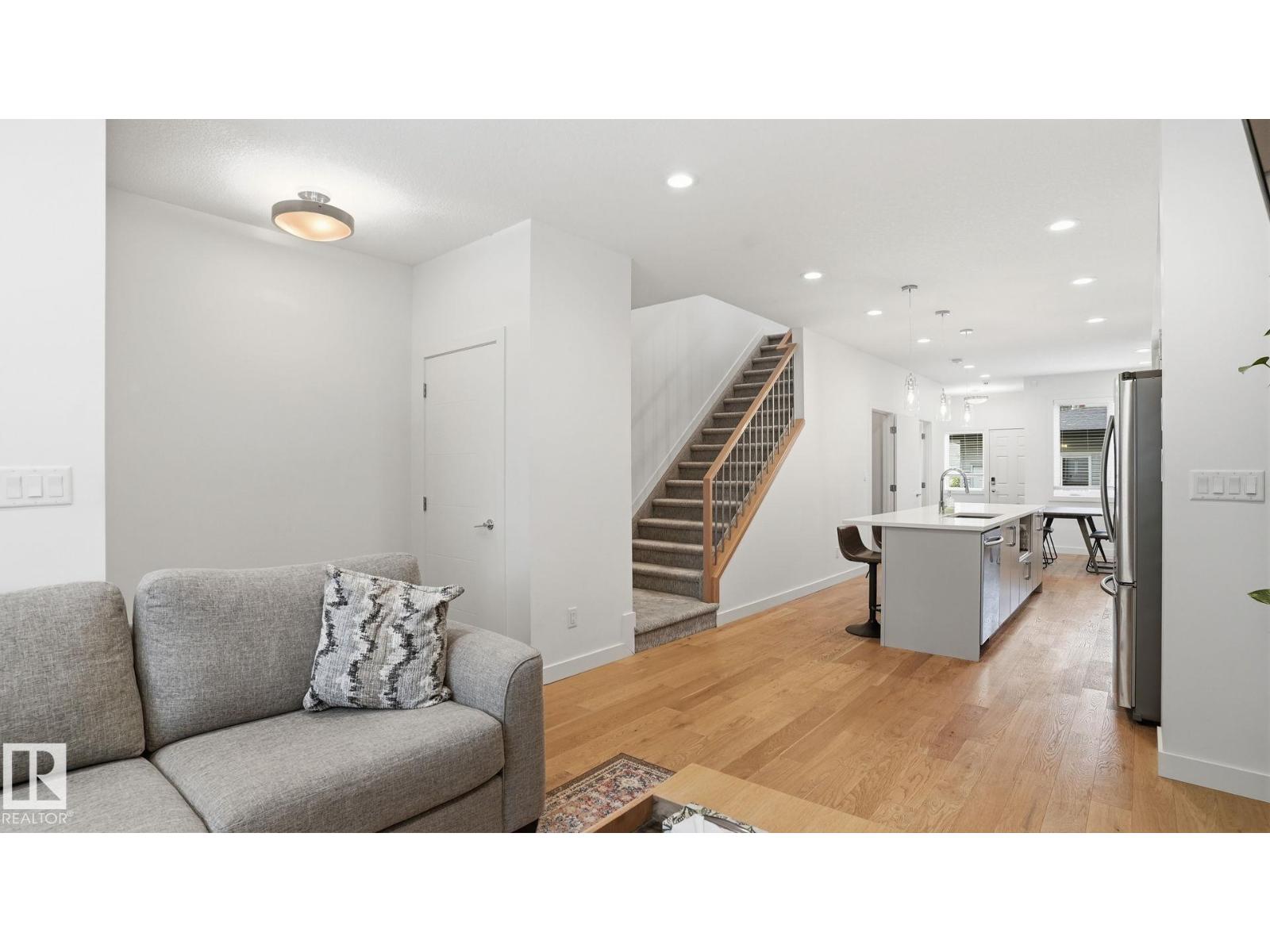 7944 81 AV NW - 6