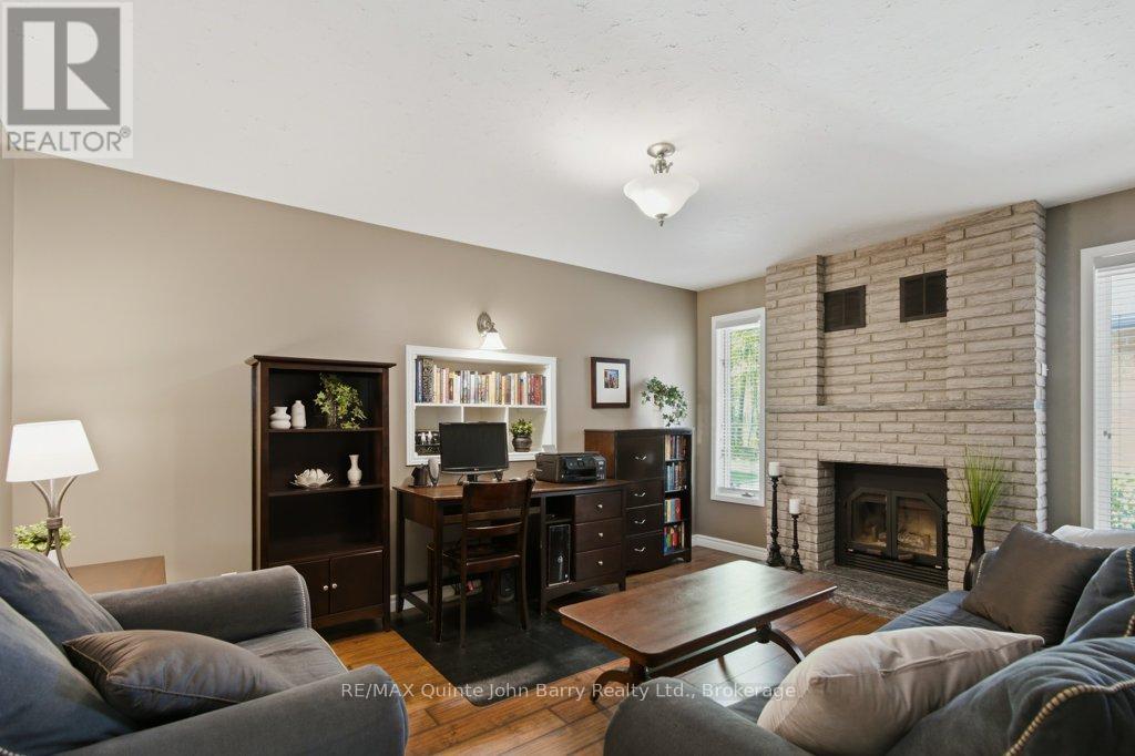 256 COLONIAL DRIVE - 16