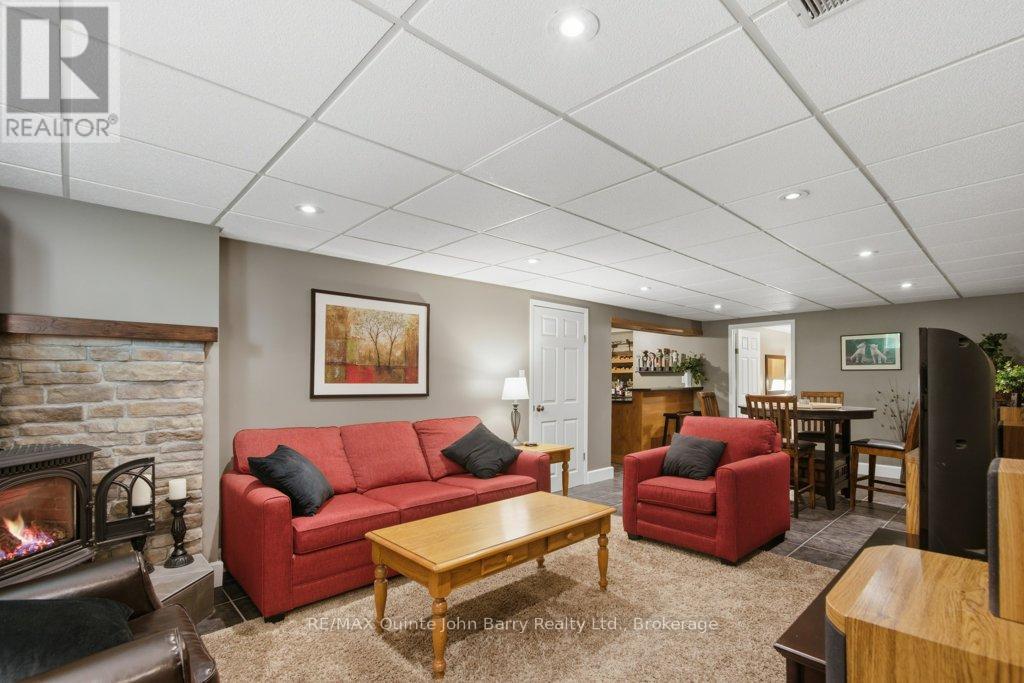 256 COLONIAL DRIVE - 26