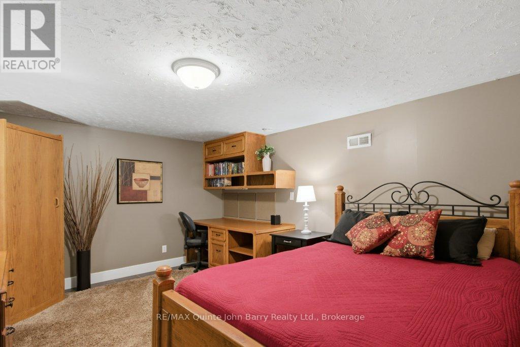 256 COLONIAL DRIVE - 31