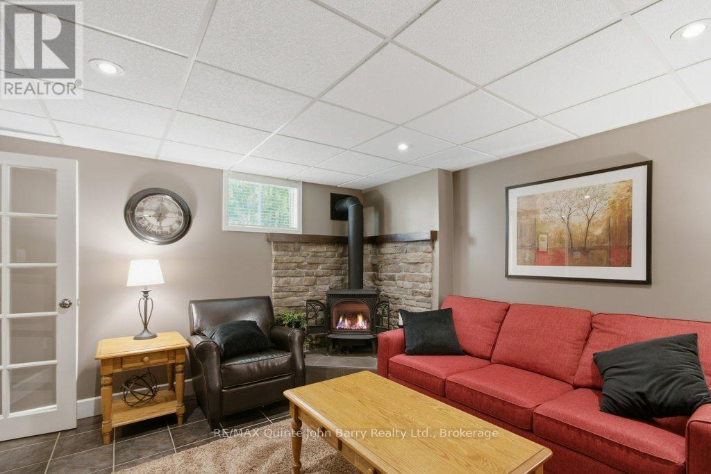 256 COLONIAL DRIVE - 27