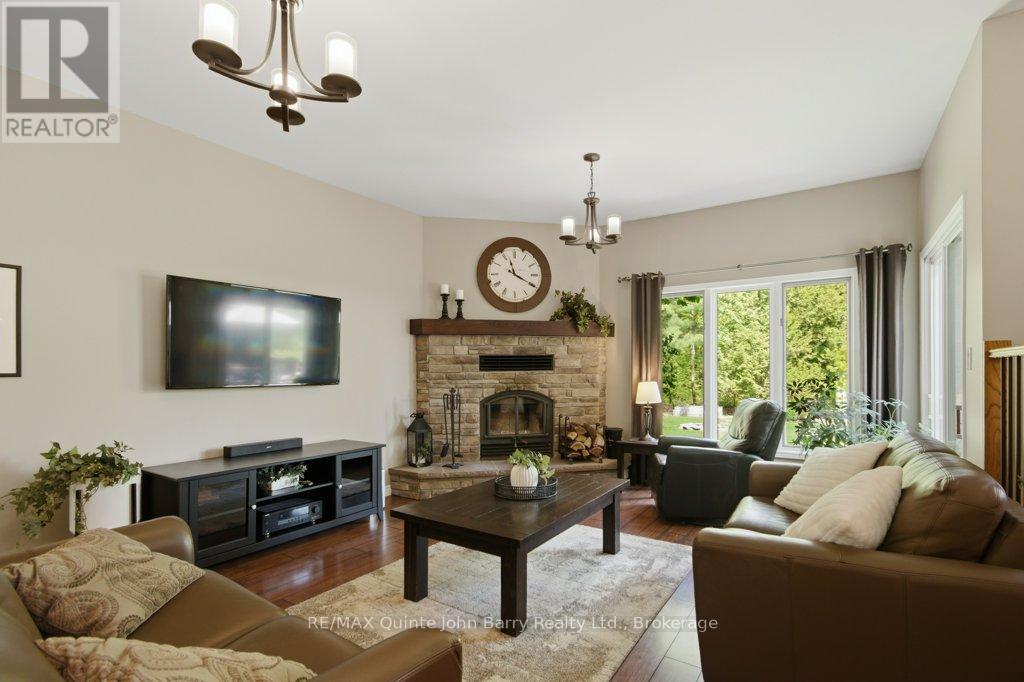 256 COLONIAL DRIVE - 7