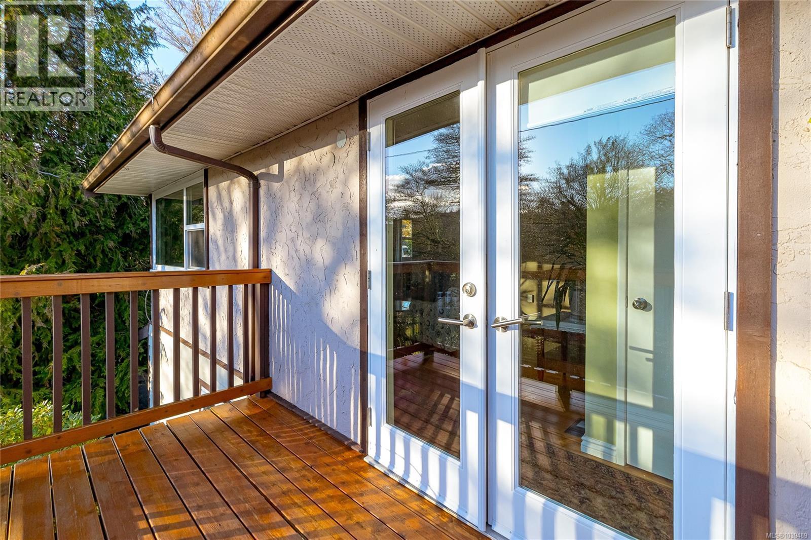 2739 Grosvenor Rd - 24