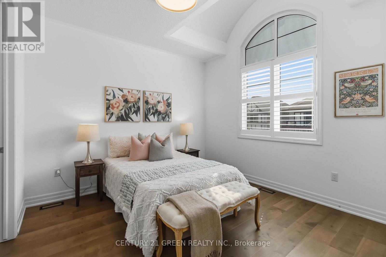 140 MAGNOLIA CRESCENT - 29