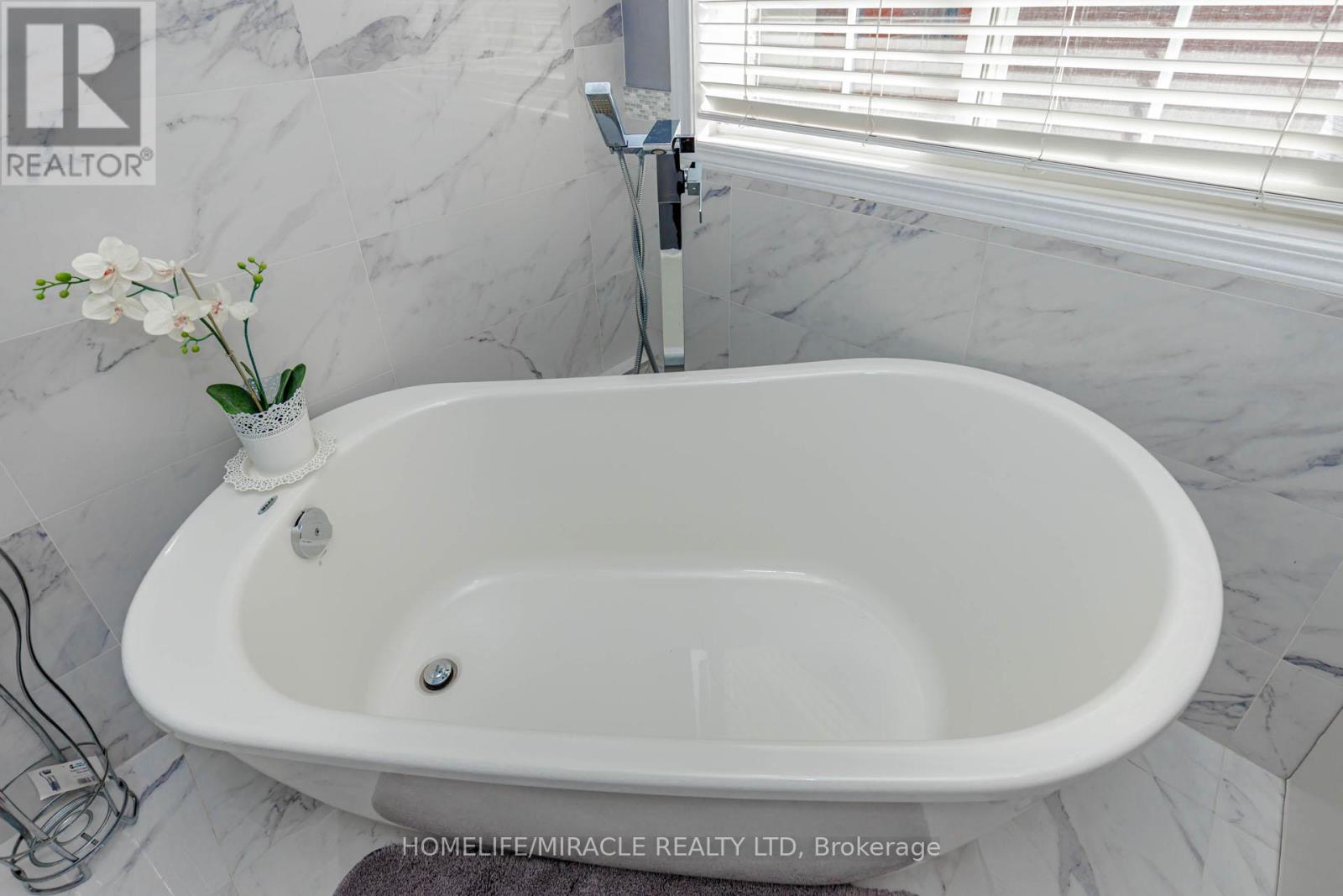 3339 CROMPTON CRESCENT - 48
