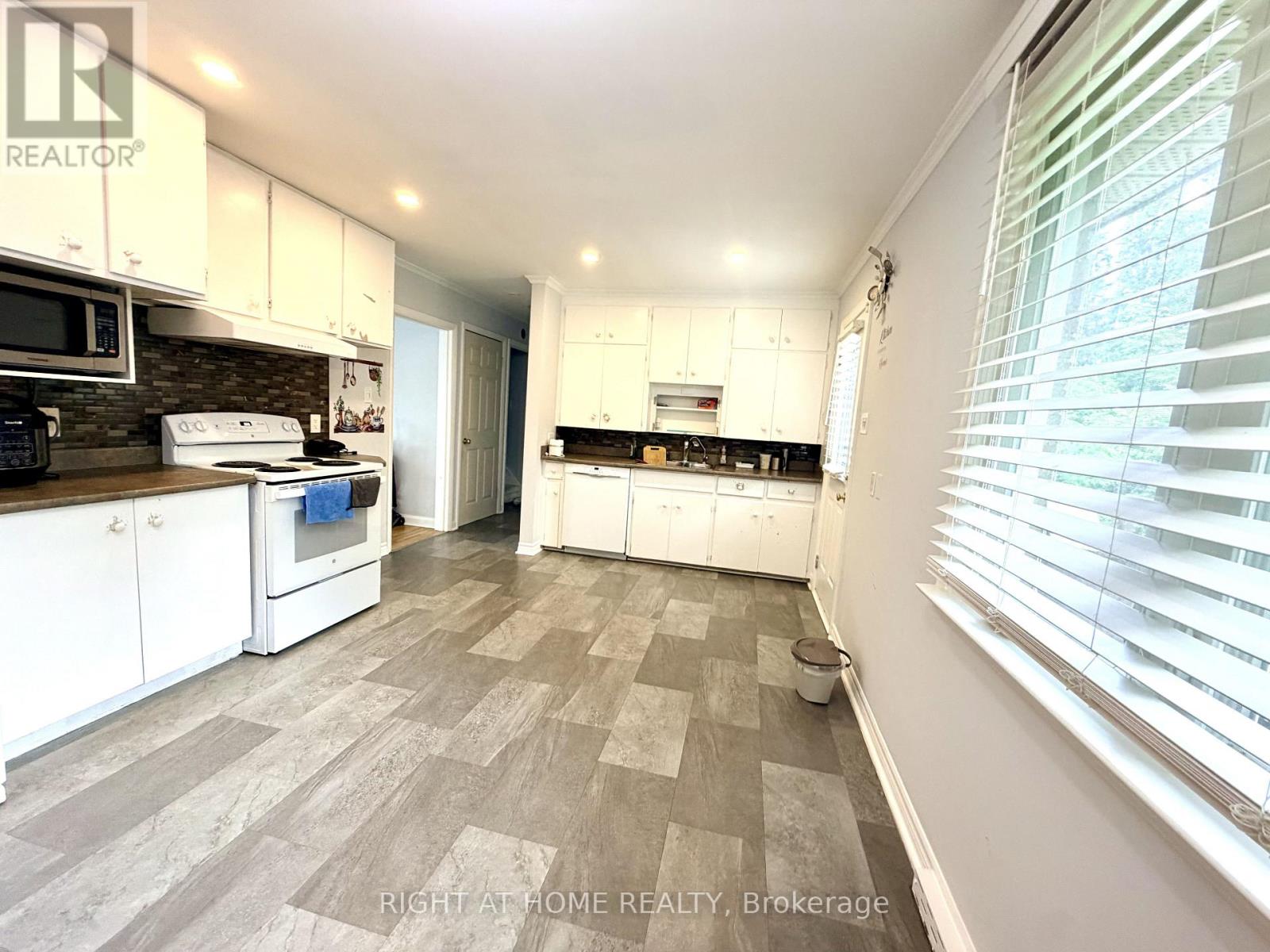 376 RIDGEWOOD CRESCENT - 14