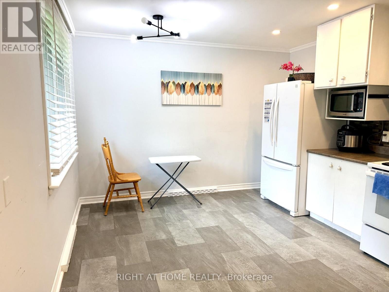 376 RIDGEWOOD CRESCENT - 17