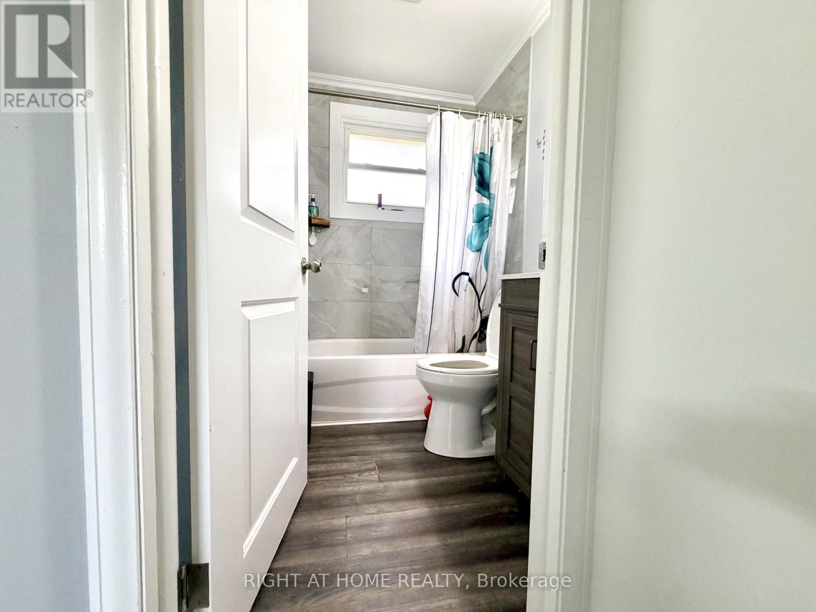 376 RIDGEWOOD CRESCENT - 19
