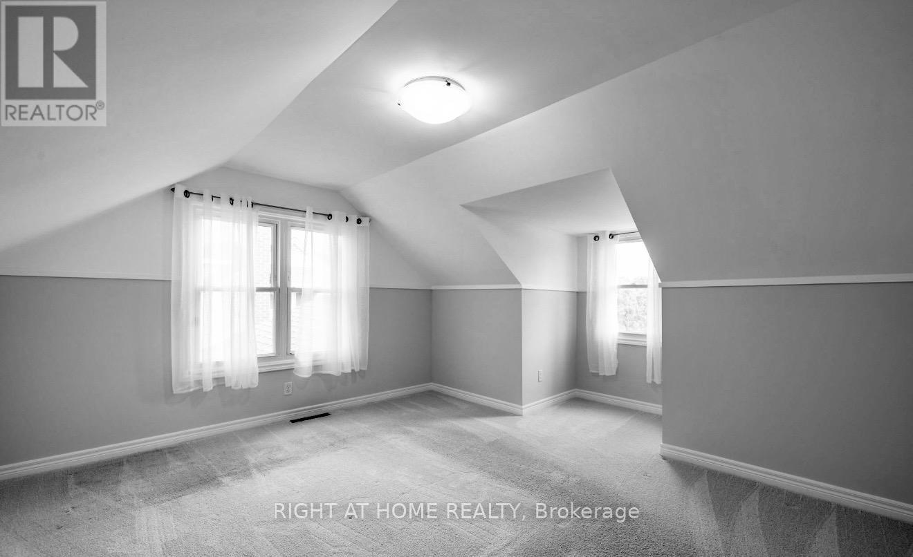 376 RIDGEWOOD CRESCENT - 31