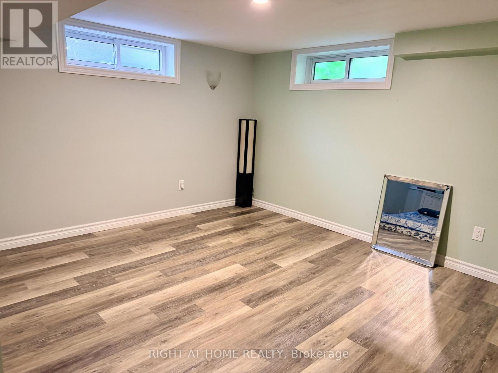 376 RIDGEWOOD CRESCENT - 37