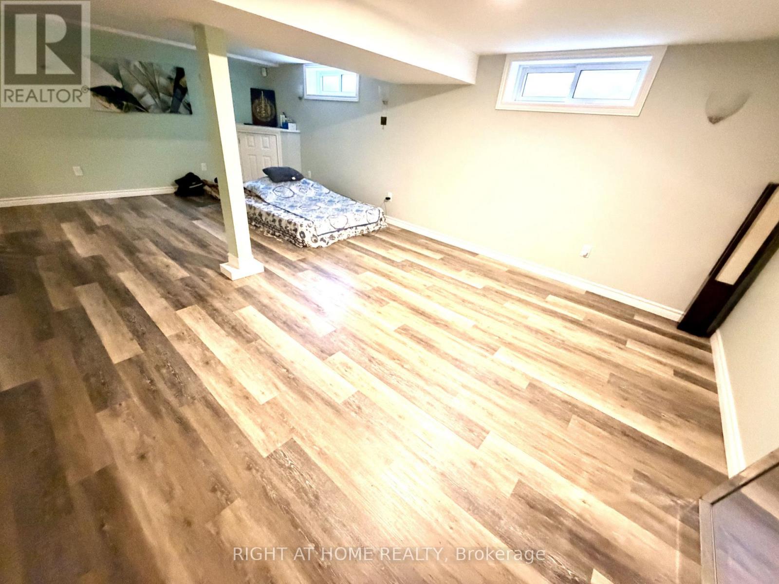 376 RIDGEWOOD CRESCENT - 41