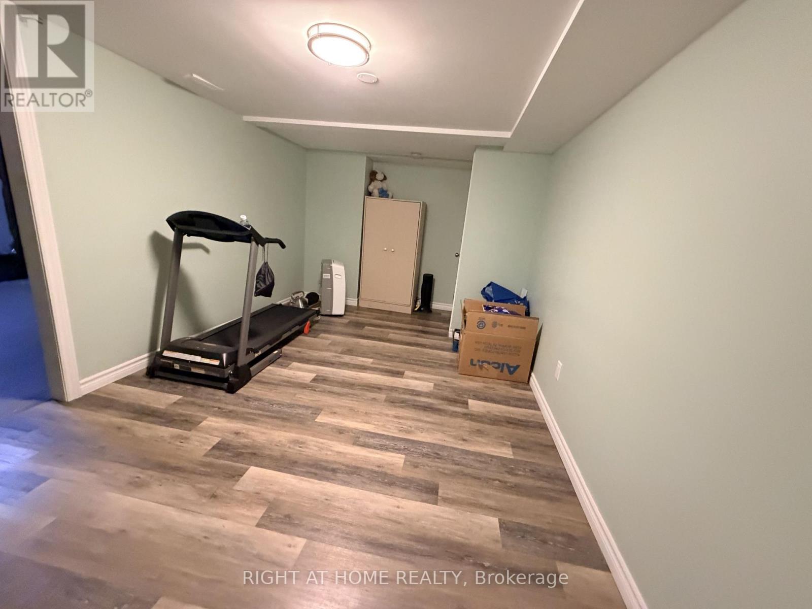 376 RIDGEWOOD CRESCENT - 43