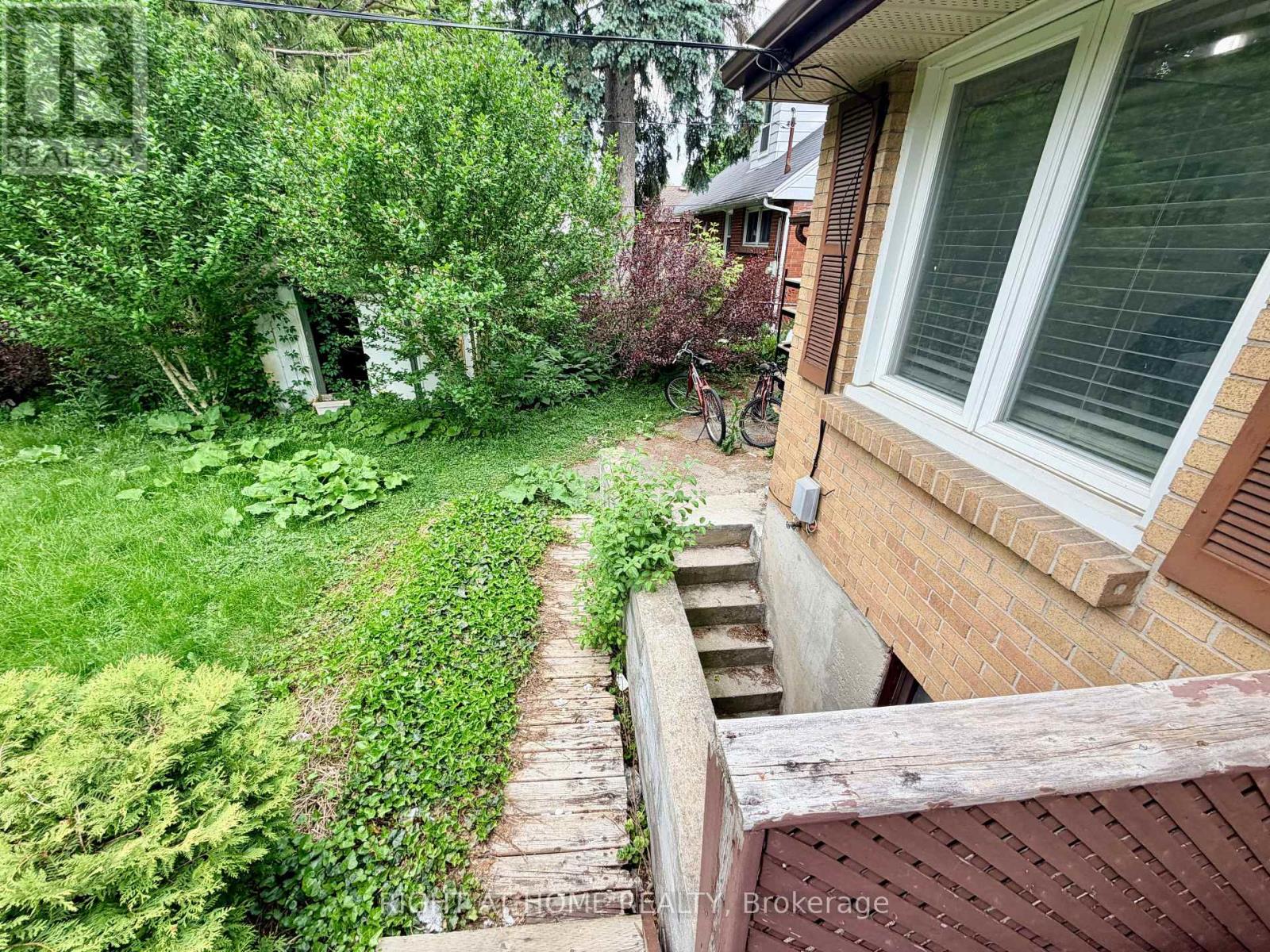 376 RIDGEWOOD CRESCENT - 48