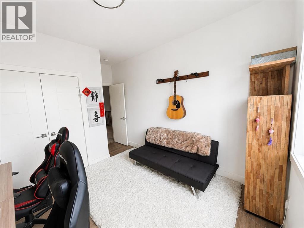 Bedroom/ Office