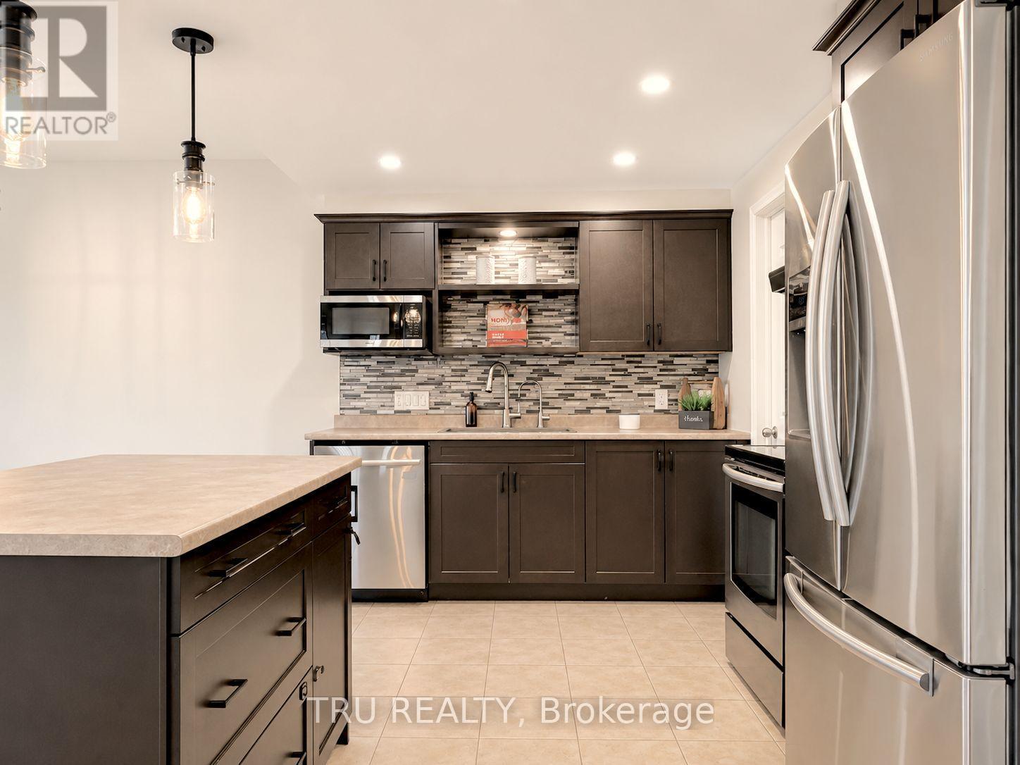 2315 LAVAL STREET - 8