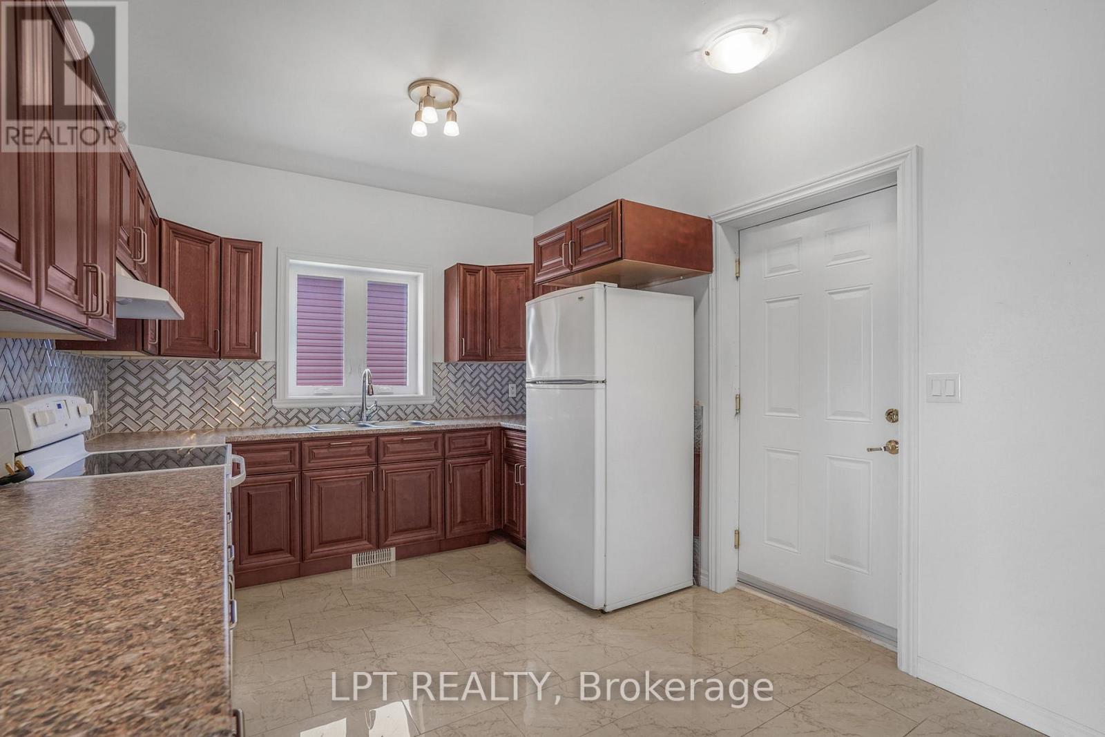 1041 JACYNTHE STREET - 13