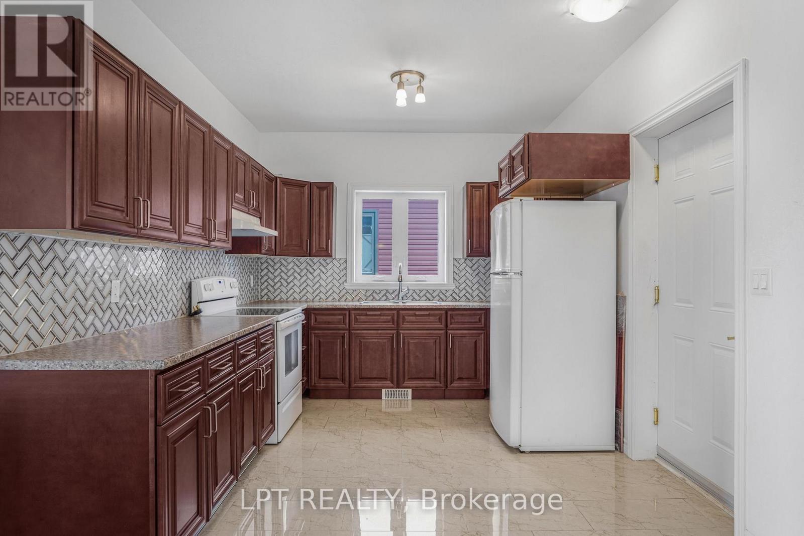 1041 JACYNTHE STREET - 14