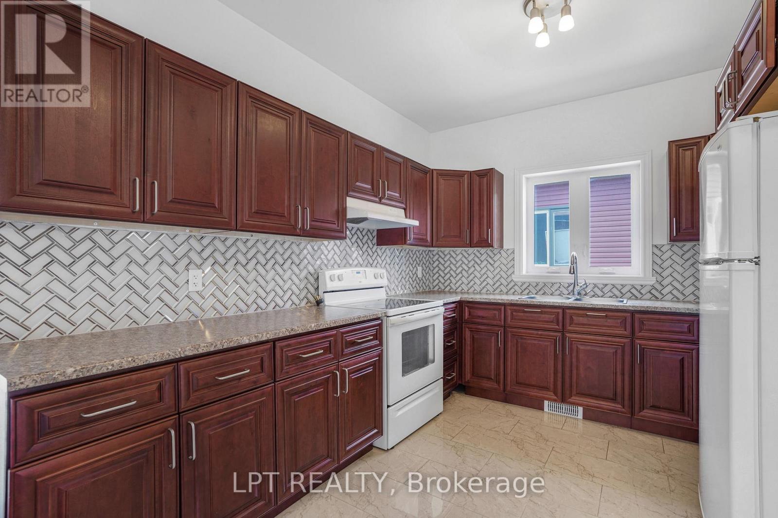 1041 JACYNTHE STREET - 15