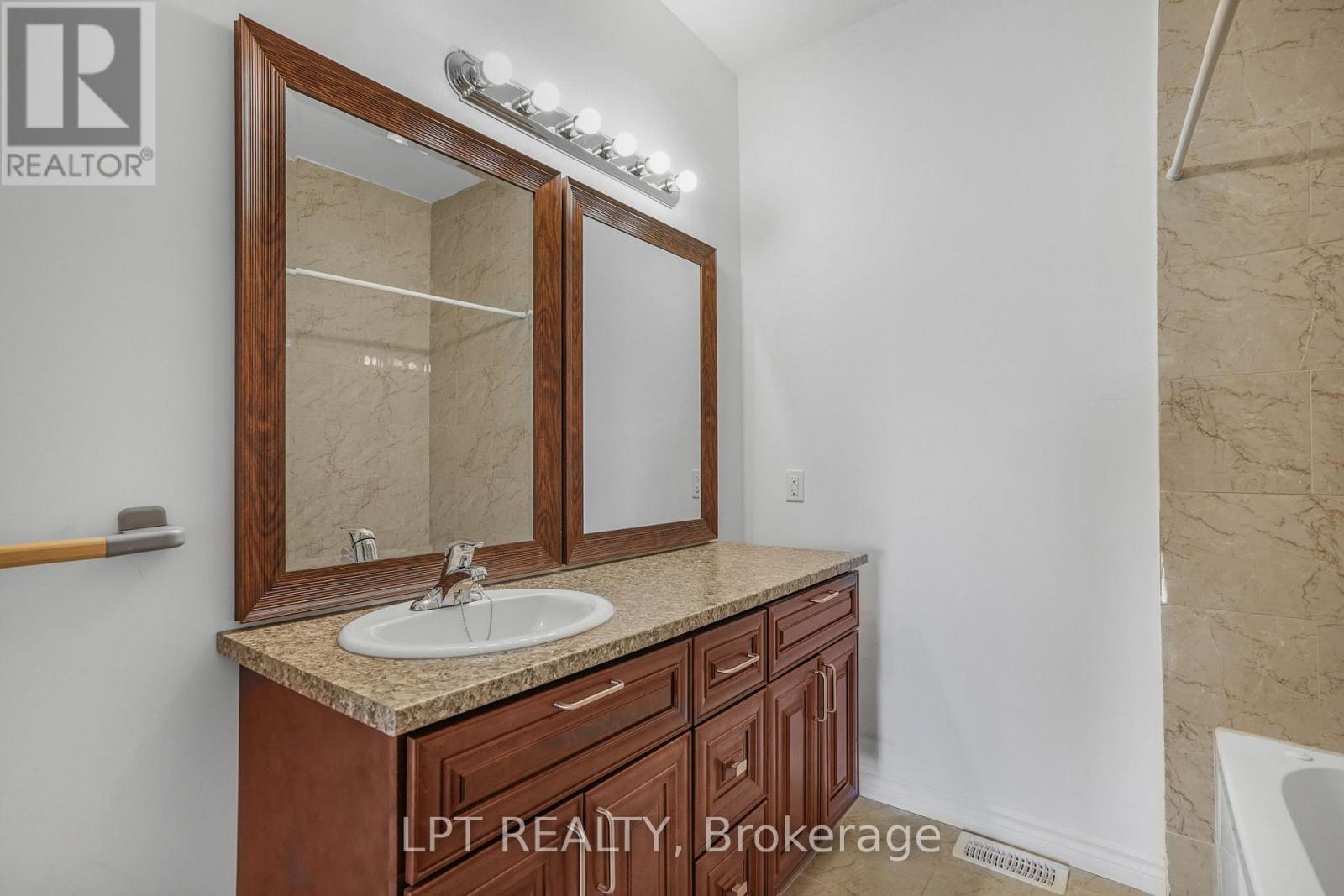 1041 JACYNTHE STREET - 17