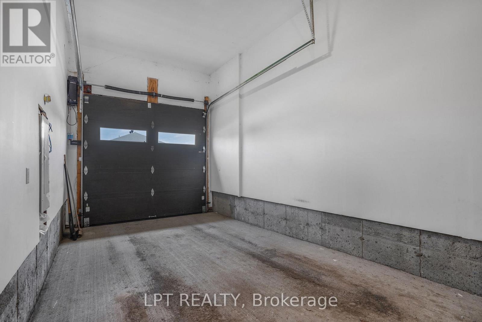 1041 JACYNTHE STREET - 19