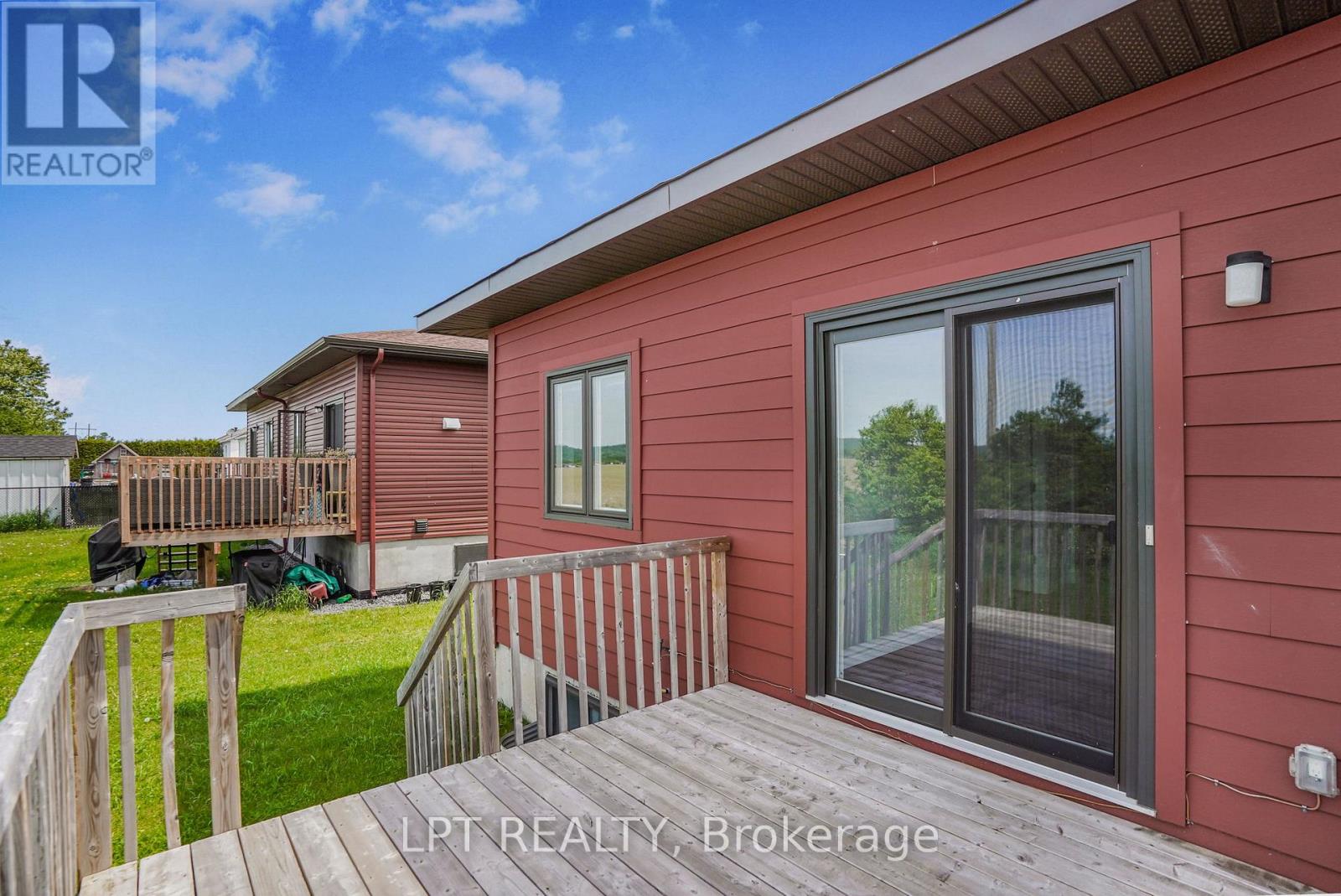 1041 JACYNTHE STREET - 32